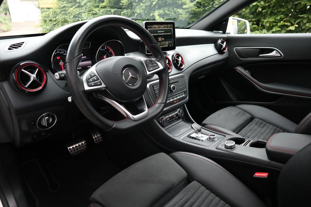 Mercedes-Benz CLA 45 AMG Shooting Brake