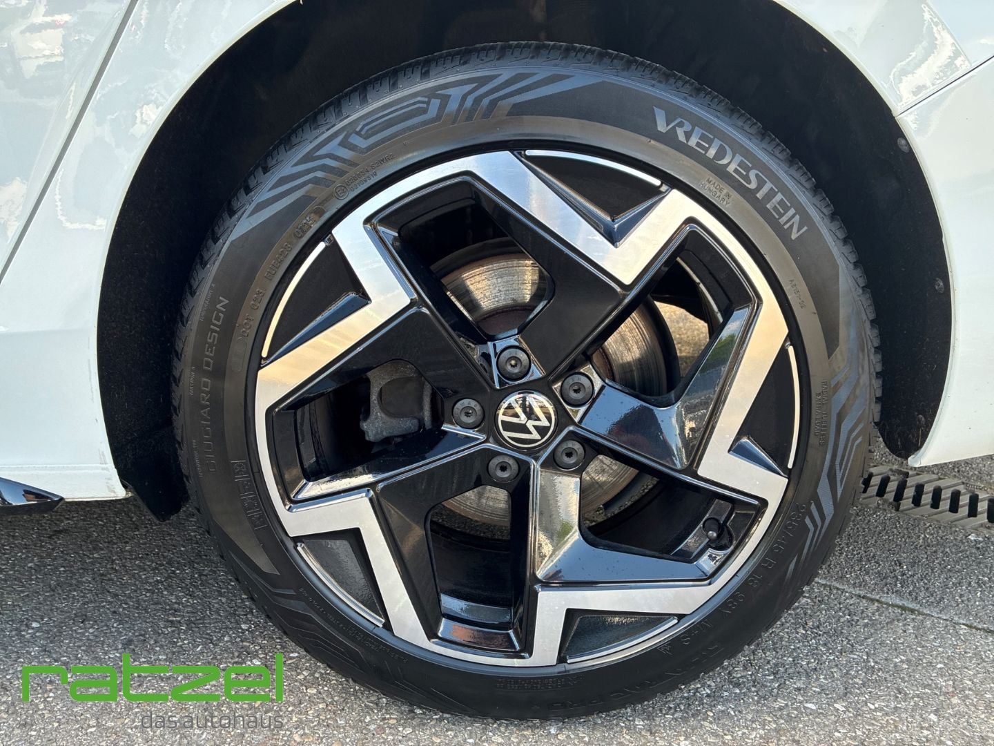 Fahrzeugabbildung Volkswagen Passat Variant R-line 2.0 TDI DSG R-Line Navi Ma