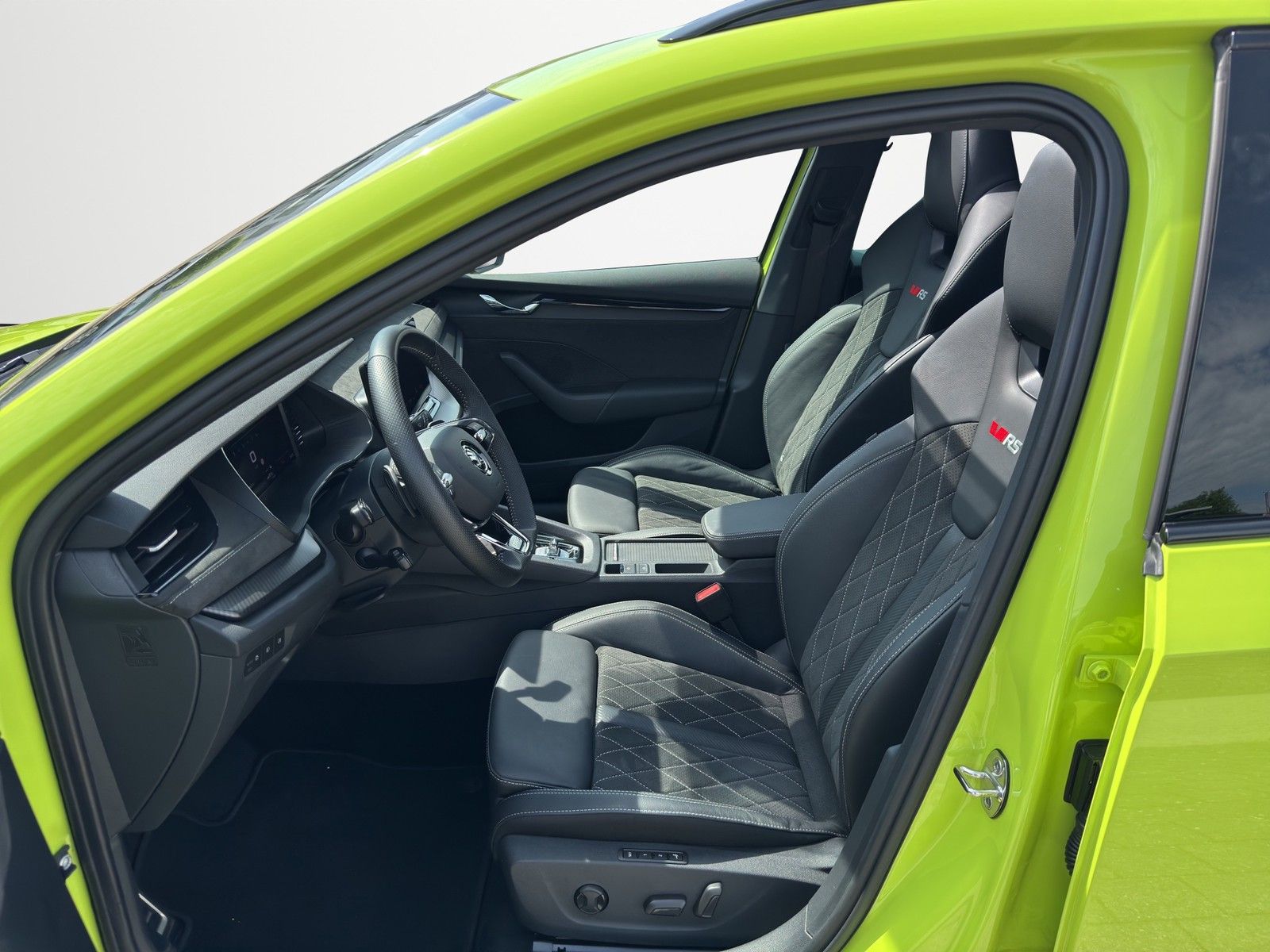 SKODA Octavia Combi 2.0 TSI RS DSG / AHK / ACC / PANOR - Image 9
