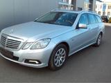 Mercedes-Benz Mercedes e Klass 220 TÜV bis 11/2026 - Mercedes-Benz 220 in Bremen