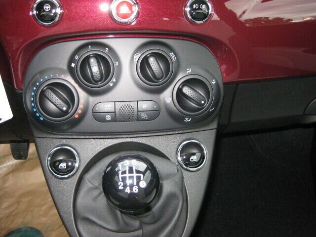 Fahrzeugabbildung Fiat 500 Dolcevita 1.0 Hybrid + Glasdach