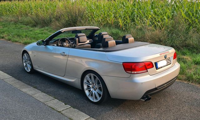 BMW 325i Cabrio E93 M Paket Scheckheft Sch...