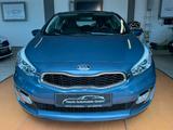 Kia cee'd Sport/LENKRAD-HZG/SHZ/MEDIA-IN/MFL - blaue Kia cee'd Sportswagon