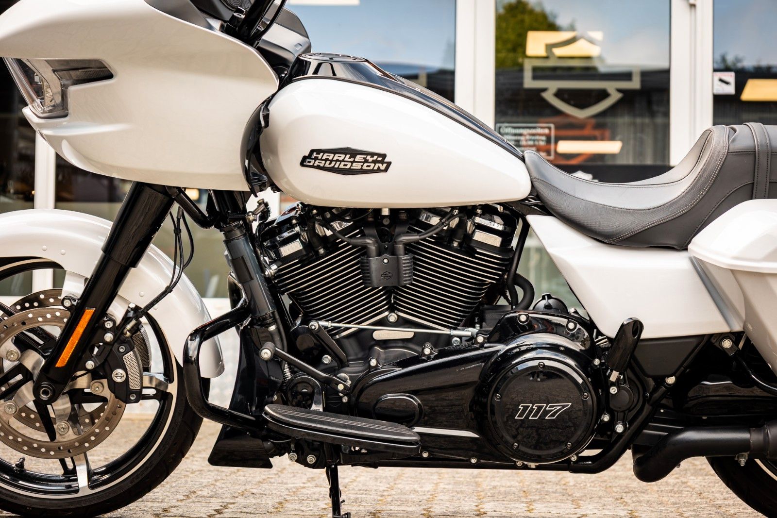 Fahrzeugabbildung Harley-Davidson ROAD GLIDE FLTRX 117cui - Screamin Eagle Auspuff
