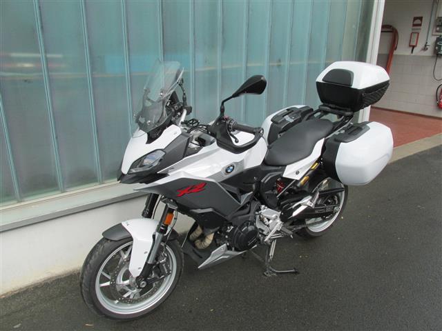 BMW F 900 XR Tiefer + 2 Pakete +Koffer + Top