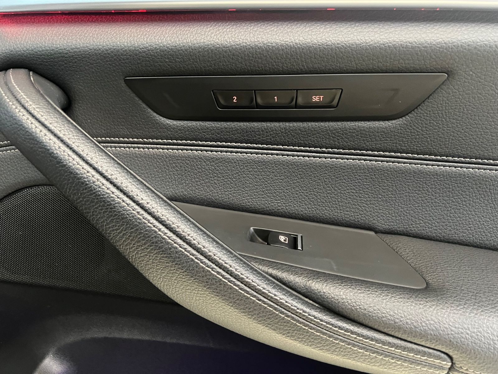 Fahrzeugabbildung BMW 520 d Lim. Mild Hybrid *SITZHEIZUNG & BELÜFTUNG*