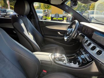 Mercedes-Benz E 220 T AMG+Night+Widescreen+Multib.+Kamera+LED