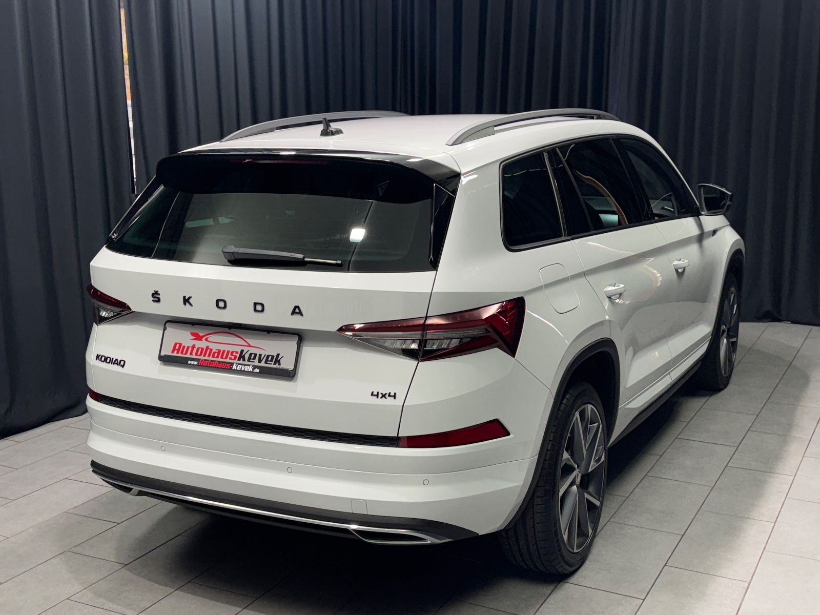 Fahrzeugabbildung SKODA Kodiaq Sportline 4x4|DSG|7-SITZER|AHK|ACC