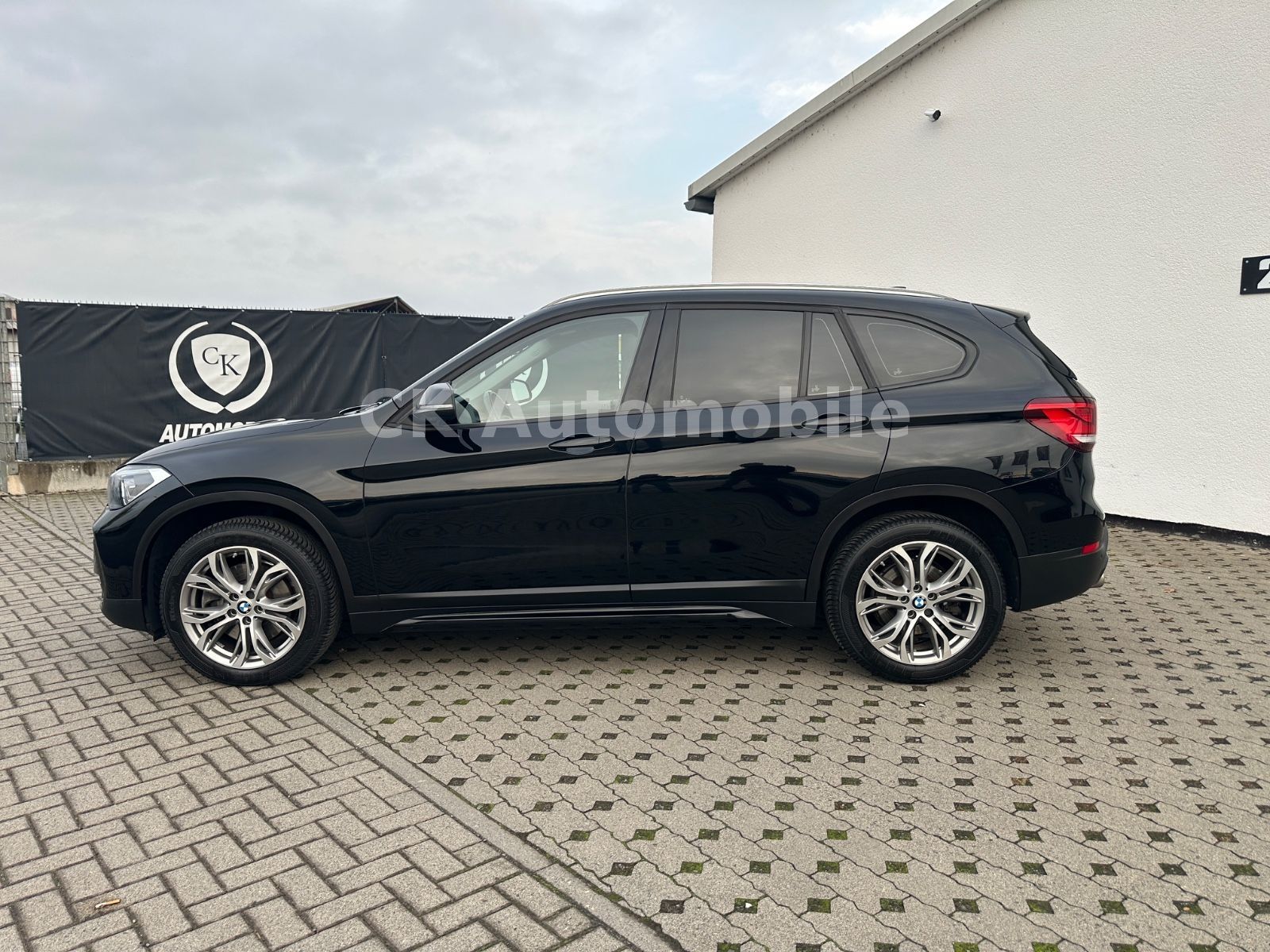 Fahrzeugabbildung BMW X1 sDrive 20d Sport-Line/Navi/LED/Tempomat/AHK