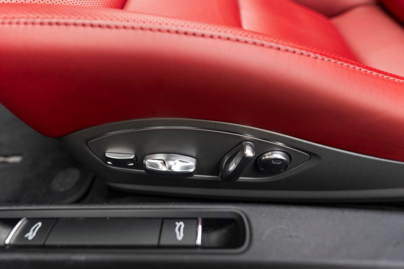 Fahrzeugabbildung Porsche 911 Carrera S Cabrio BOSE PASM TOTW CARPLAY LED