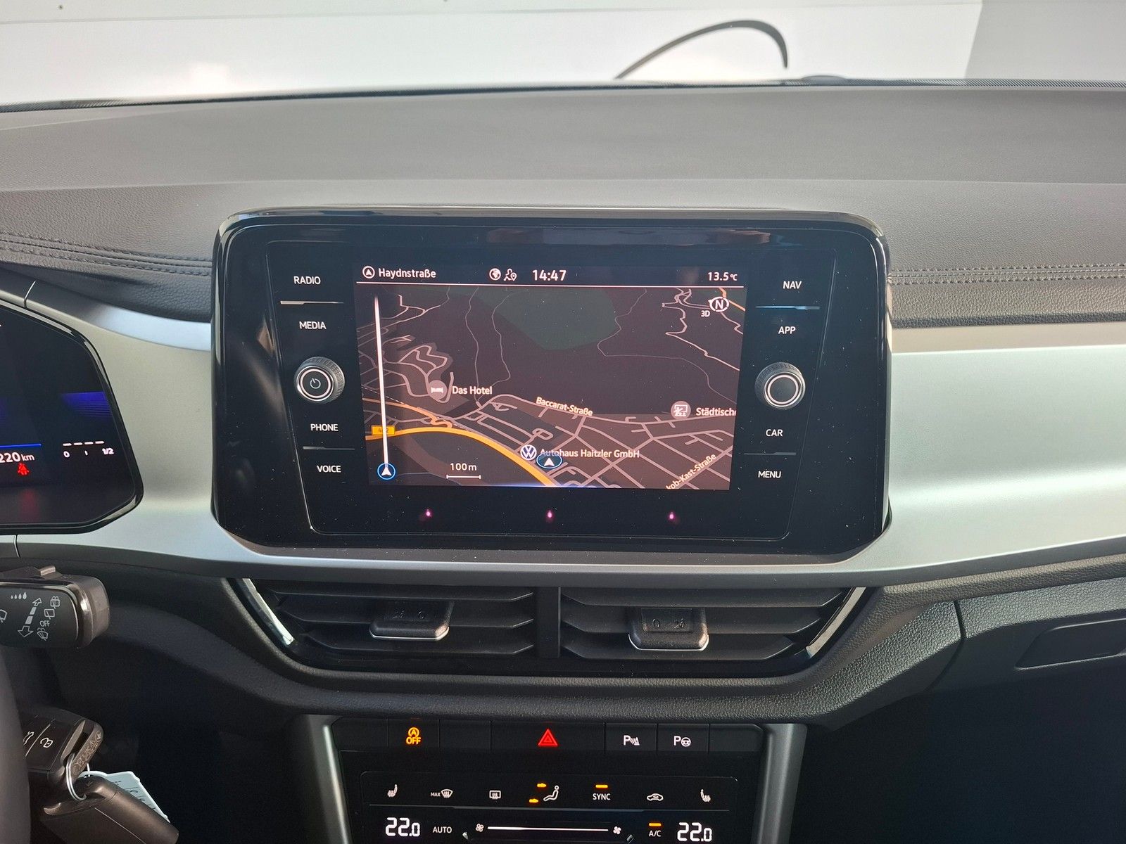 Fahrzeugabbildung Volkswagen T-Roc Life 1.0 TSI +Navi+Abg.Heckscheiben+Sitzh.