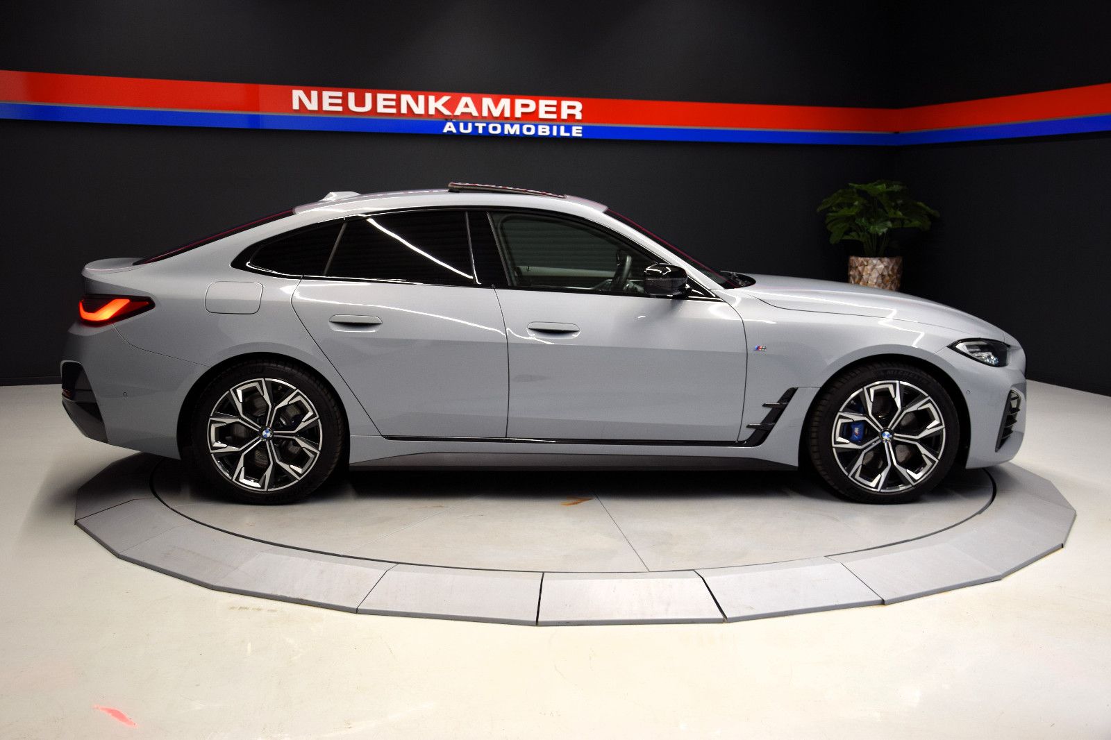 Fahrzeugabbildung BMW 420d xDrive Gran Coupé M Sport GSHD HuD ACC h/k
