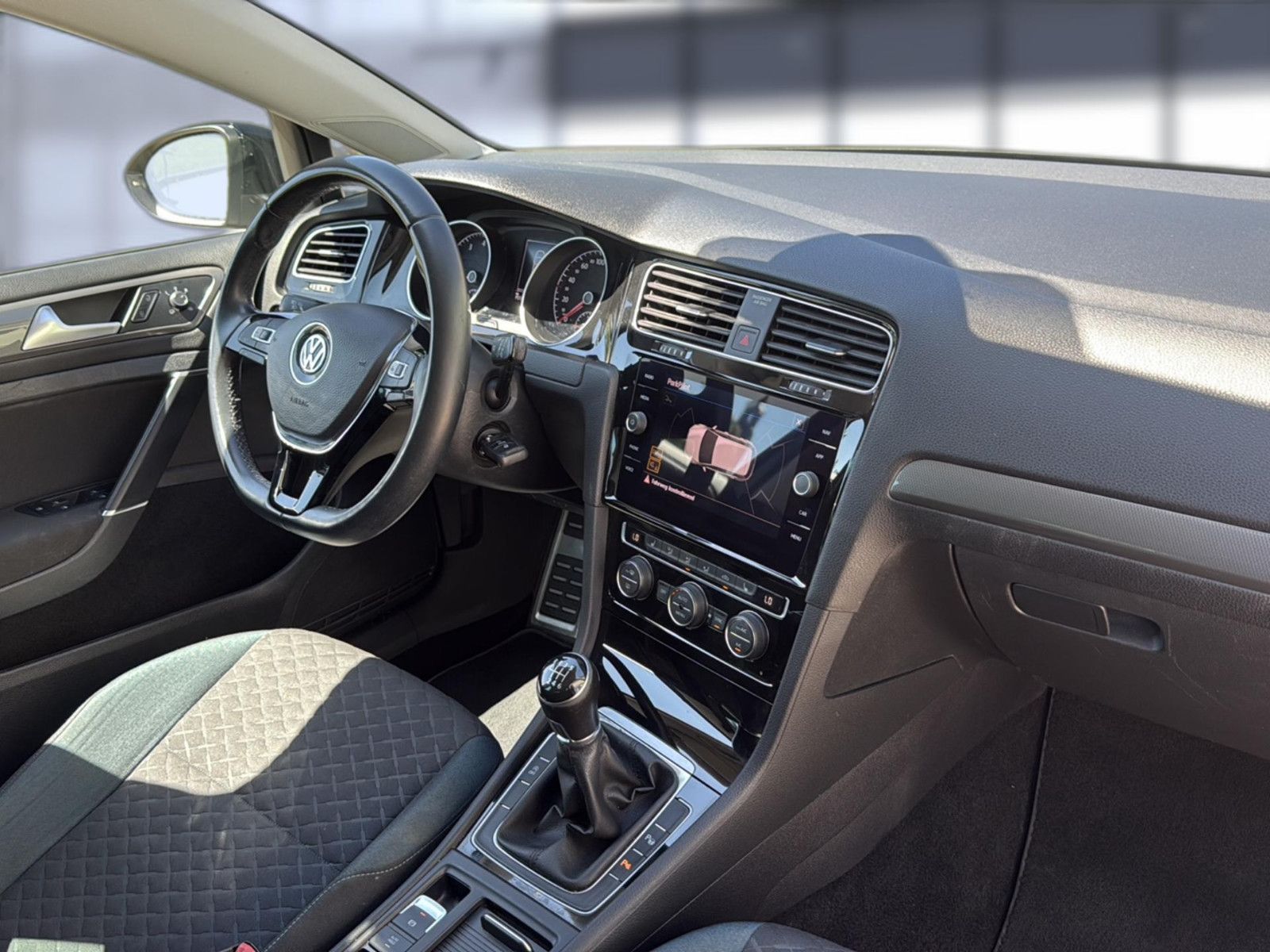 Fahrzeugabbildung Volkswagen Golf VII Lim. IQ.DRIVE / unfallfrei