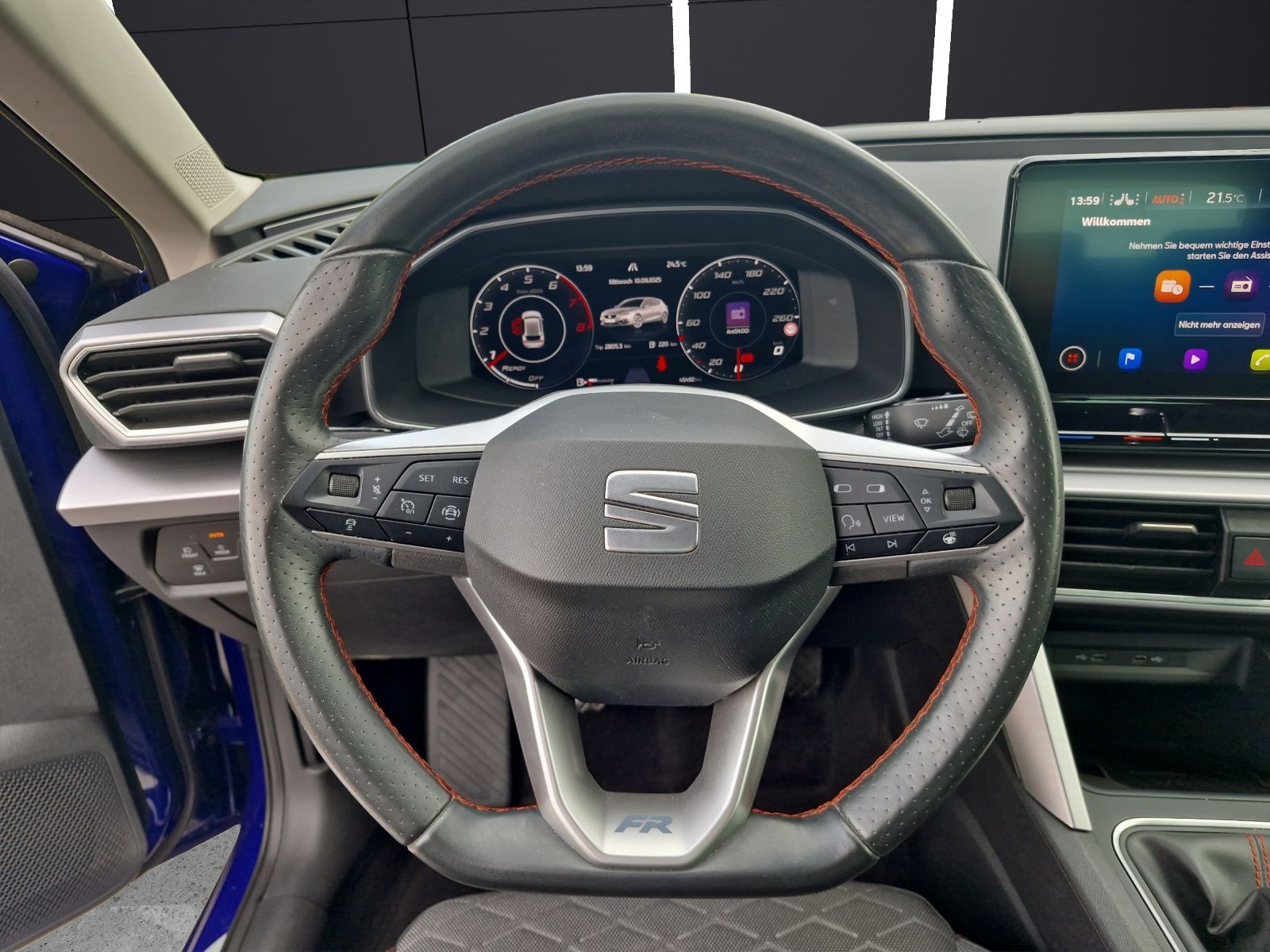 Fahrzeugabbildung SEAT Leon TSI FR LED Navi ACC Park-Assist SH LM ferti