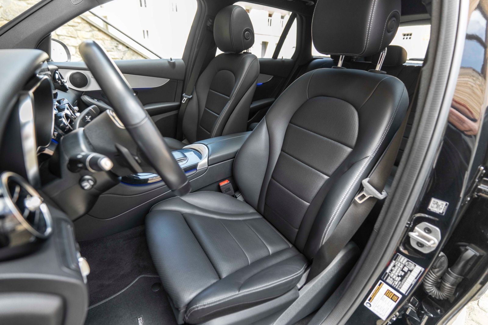 Fahrzeugabbildung Mercedes-Benz GLC 300 4MATIC LED 360° PANO TOTW NAV OFFROAD