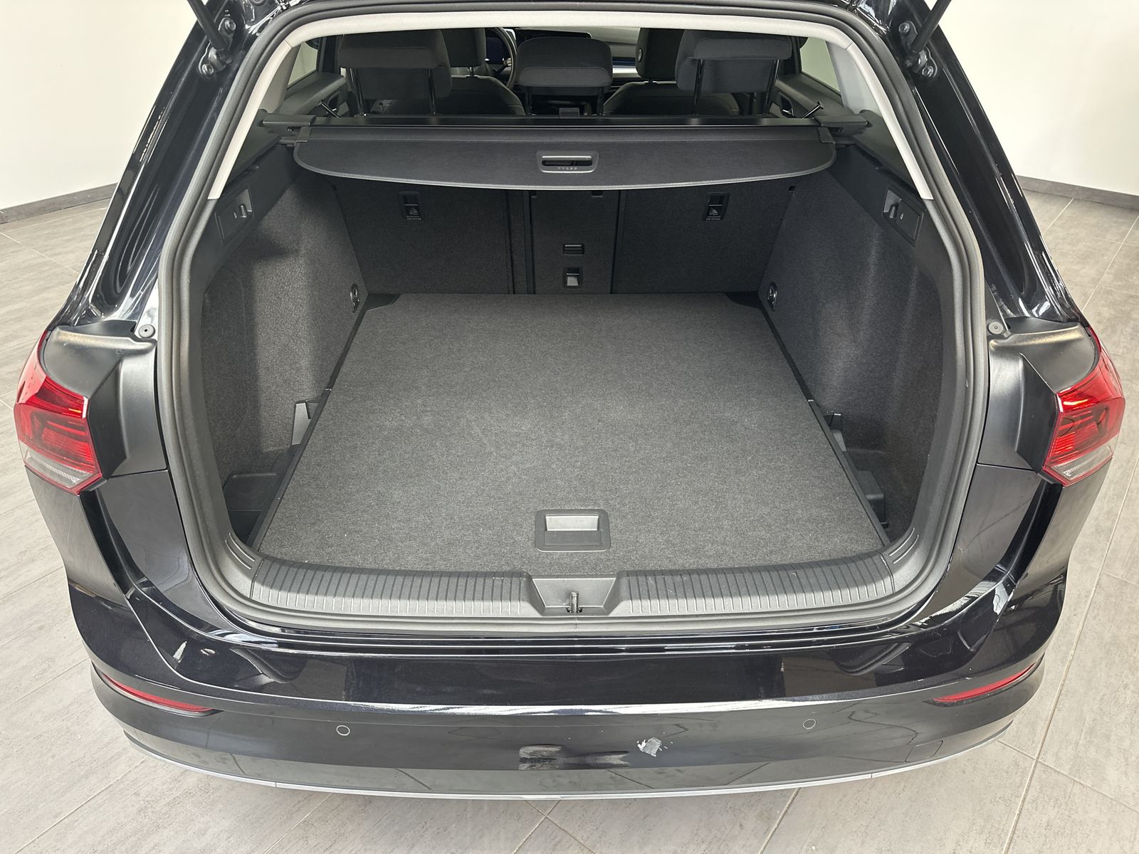 Fahrzeugabbildung Volkswagen Golf Variant 2.0 TDI DSG Active NAV+LED+ACC+SHZ