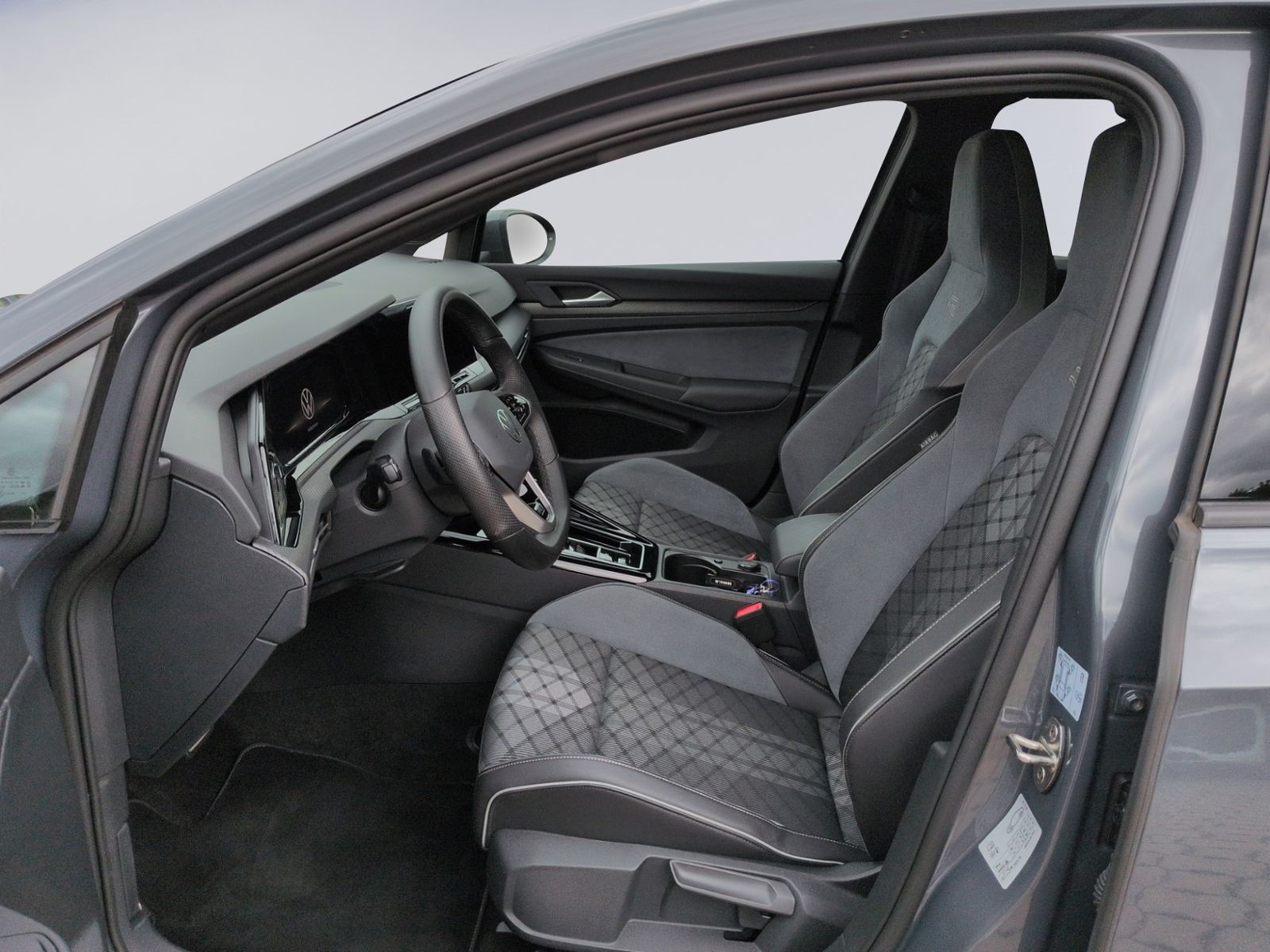 Golf VIII 1.5 TSI DSG R-Line KAMERA+NAVI+GRA+APP