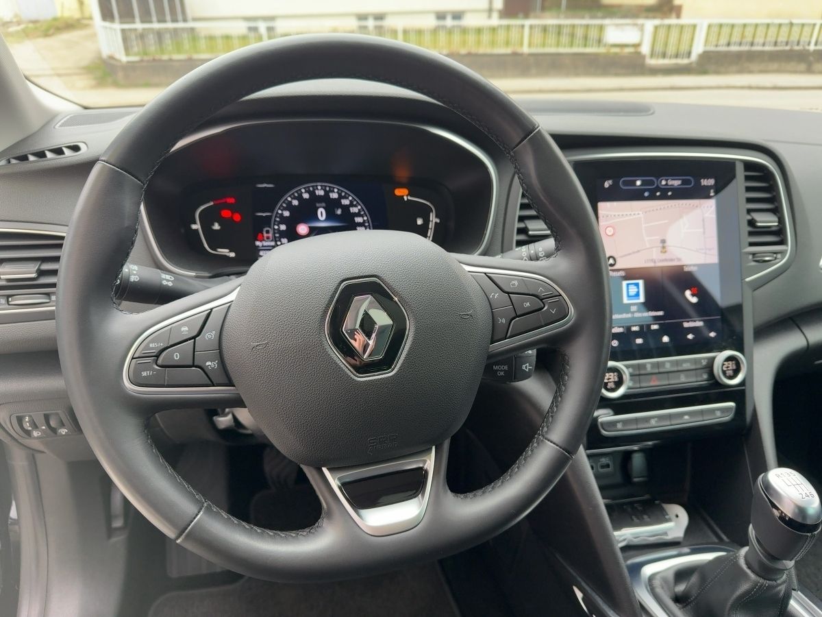 Fahrzeugabbildung Renault Megane Grandtour Intens TCe 140 Glasdach SHZ