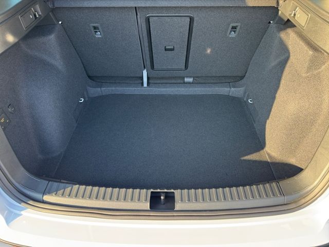 Fahrzeugabbildung SEAT Ateca 1.5 TSI KLIMA LED NAVI ALU