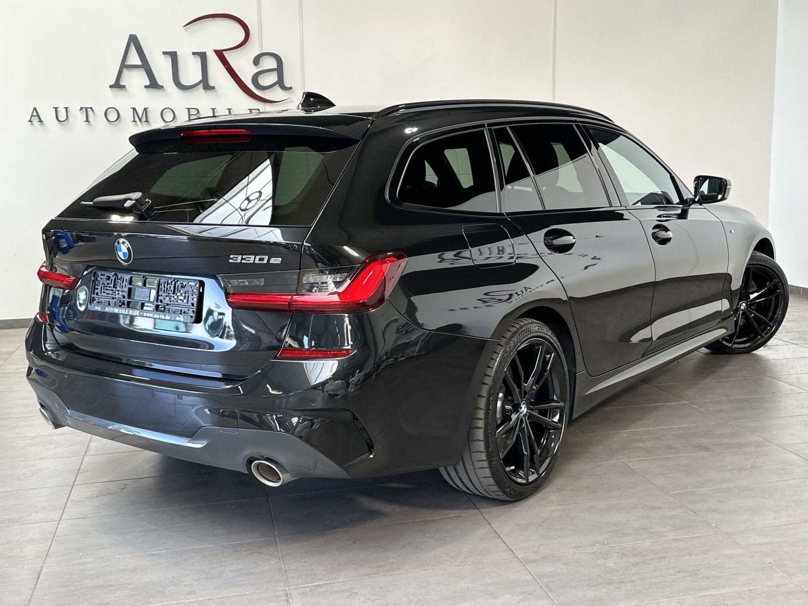 Fahrzeugabbildung BMW 330e Touring M-Sport NAV+LED+AHK+H&K+19ZOLL+1HD