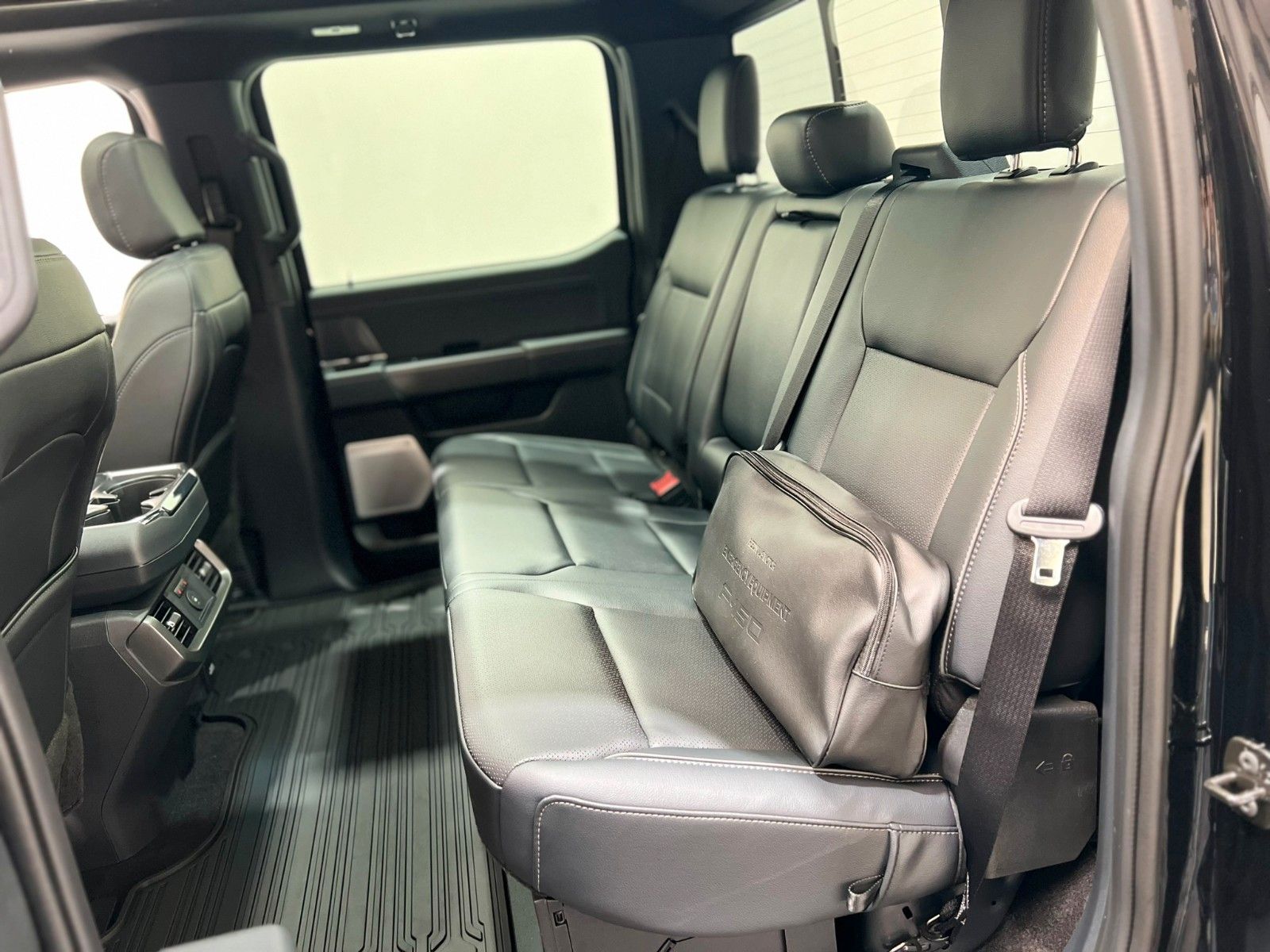 Fahrzeugabbildung Ford F-150 Lariat 5.0L V8 5,5" Black Ed. MY25