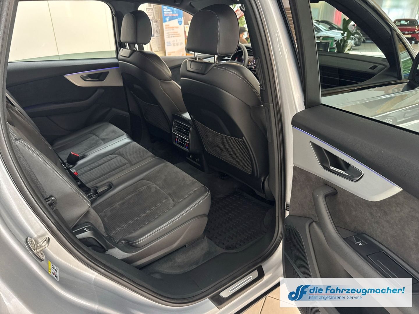 Fahrzeugabbildung Audi Q7 45 TDI quattro S-line Sportpaket LuftfeNiveau