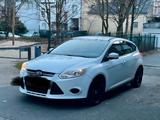 Ford  Focus - Ford Focus aus 2012 mit Diesel-Antrieb: Kombi