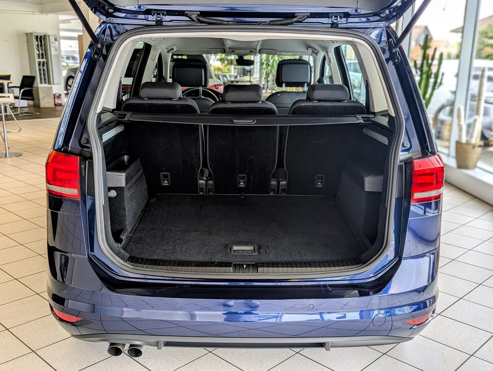 VW Touran 2.0 TDI DSG Comf. ACC LED Kamera - Image 18