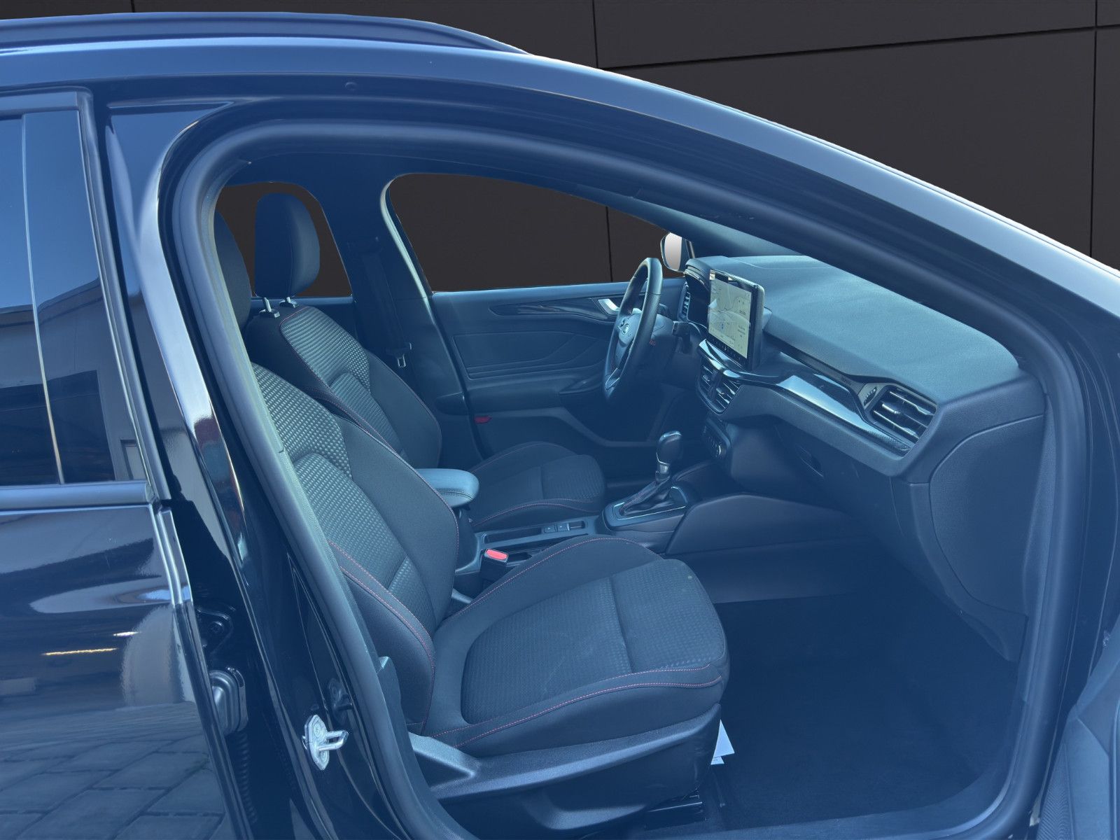 Fahrzeugabbildung Ford Focus Turnier ST-Line/Keyless/ACC/Winter Paket