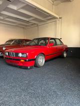 BMW E30 318i Zinnoberrot Limousine Rot KW V1 - BMW 318 aus 1988: 318i