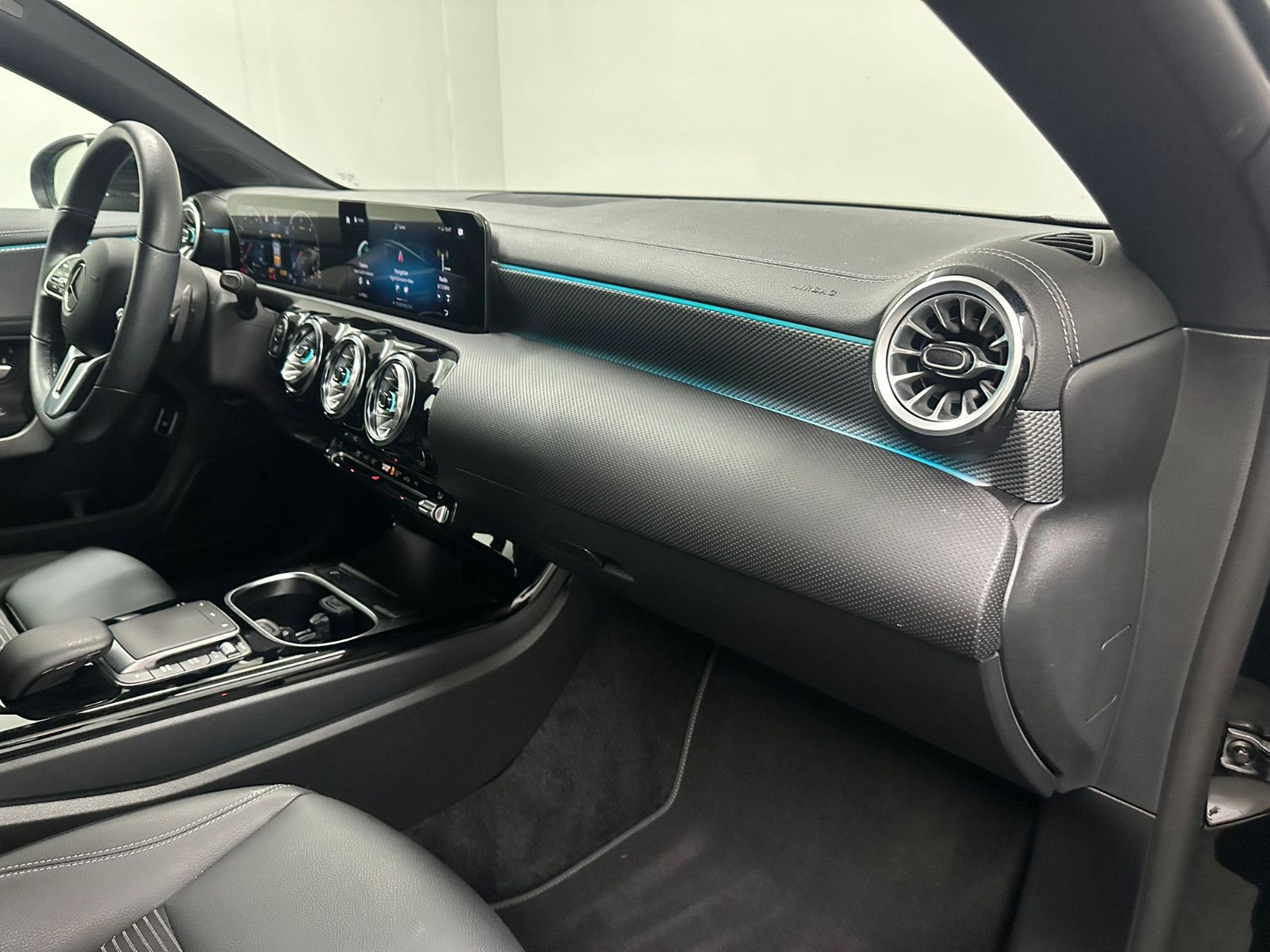 Fahrzeugabbildung Mercedes-Benz CLA 220 d DCT *Progressive*KAMERA*AMBILIGHT