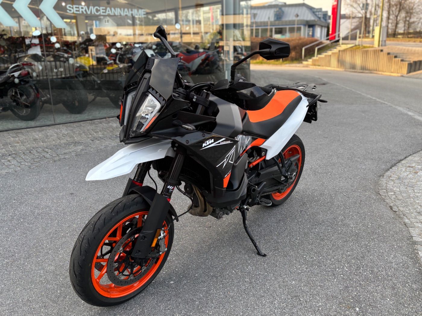 Fahrzeugabbildung KTM 890 SMT Modell 2023