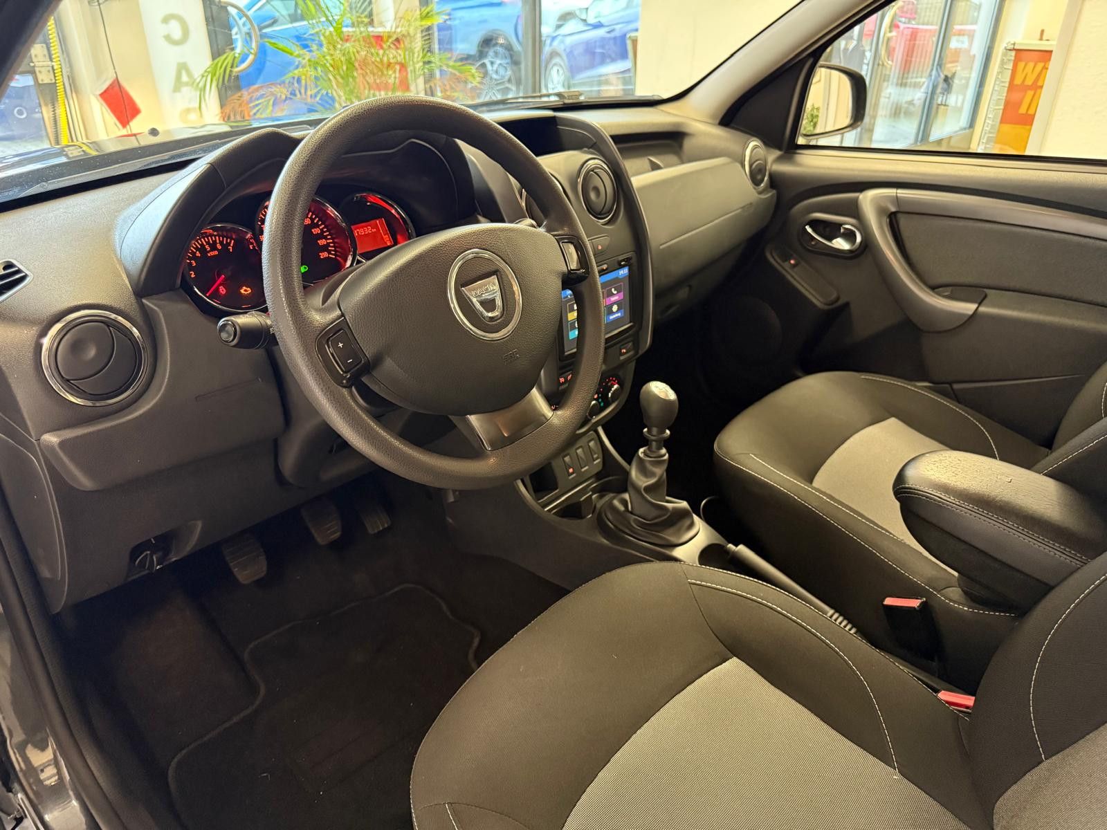 Fahrzeugabbildung Dacia Duster I Laureate /8.FACH BEREIFT/NAVI/KLIMA/AHK