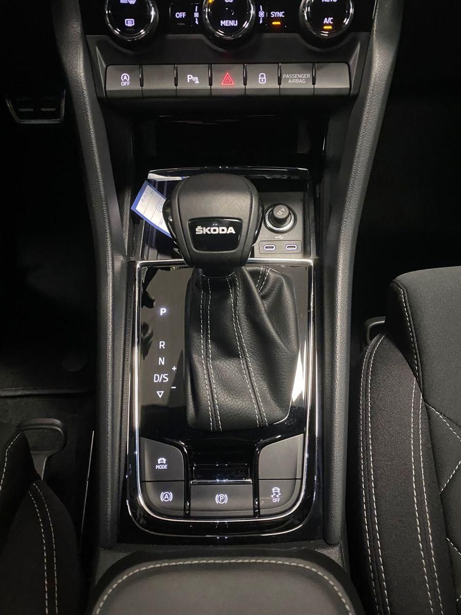 Fahrzeugabbildung SKODA Karoq 1.5 TSI DSG Sportline+NAVI+MATRIX+ACC+18"+