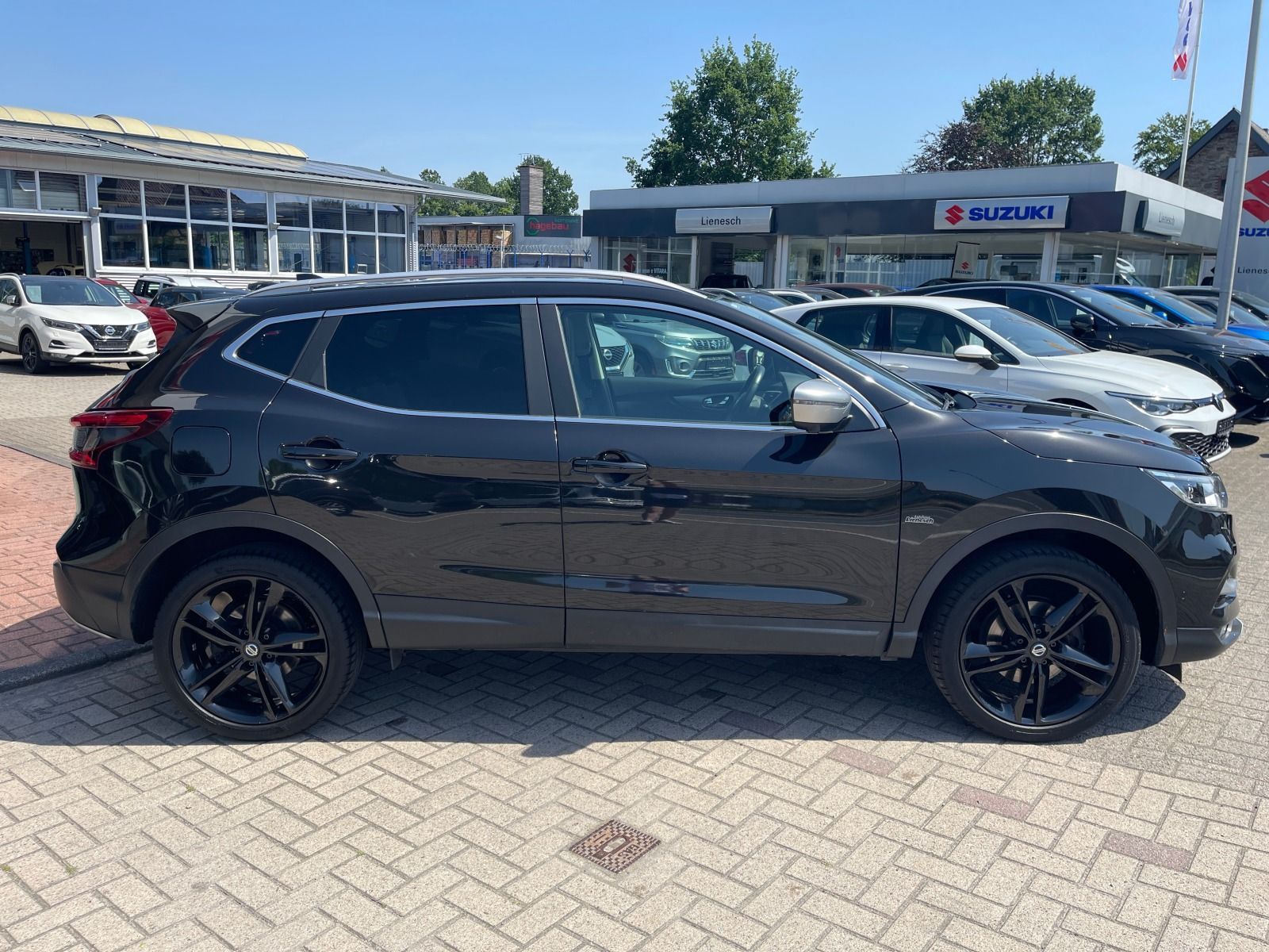 Fahrzeugabbildung Nissan Qashqai 1.3 DiG-T N-Motion 1. Hand/AHK/Pano/360°