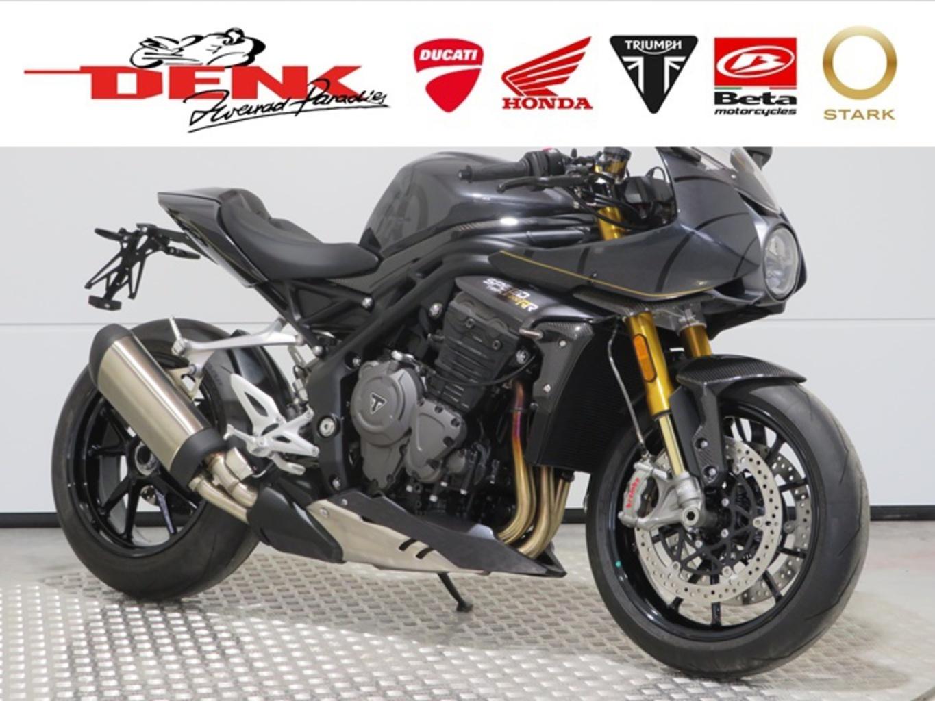 Triumph Speed Triple 1200 RR Bond 007 im Kundenauftrag