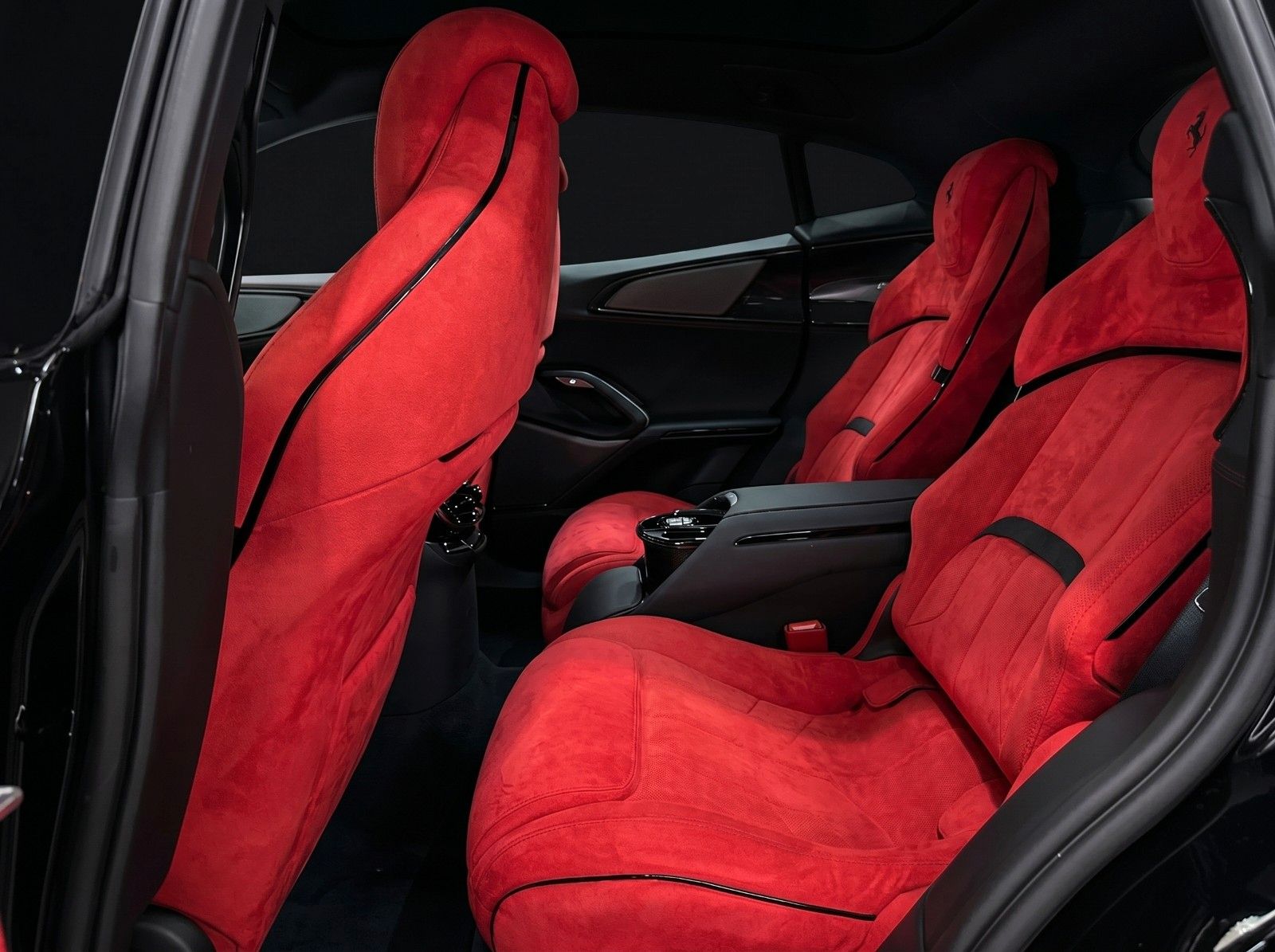 Fahrzeugabbildung Ferrari Purosangue | ATELIER CAR | Carbon | Panoramadach