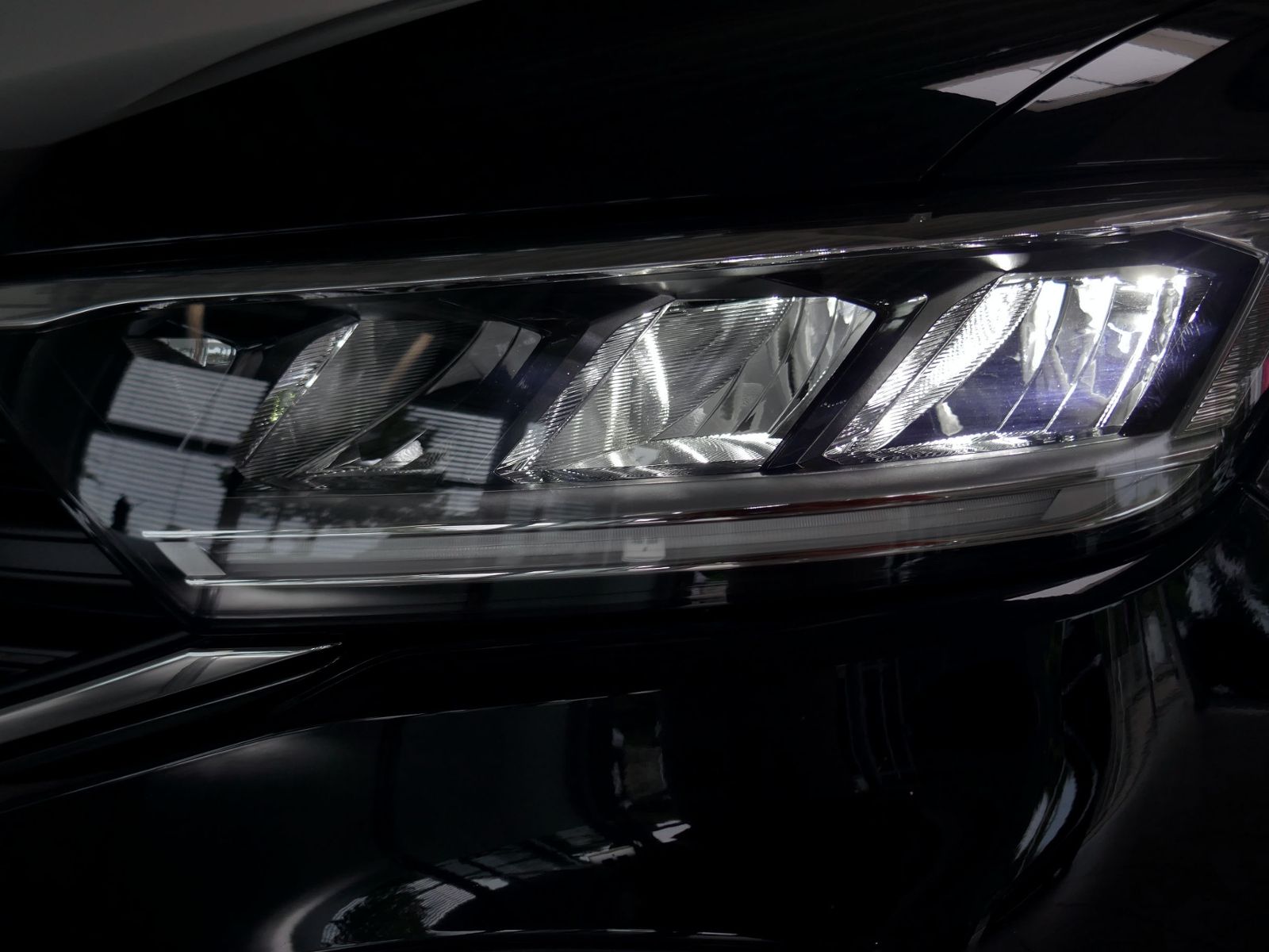 Fahrzeugabbildung Volkswagen T-Roc GOAL 1.5 TSI DSG | LED AHK RFK ACC