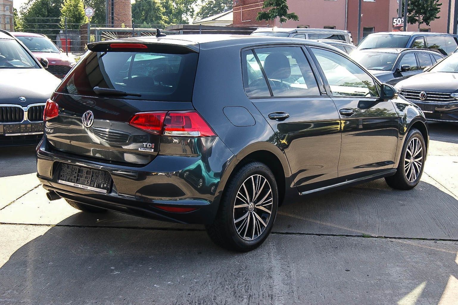 Fahrzeugabbildung Volkswagen Golf VII Allstar 16TDI NAVIGATION SIHZG TEMPOMAT