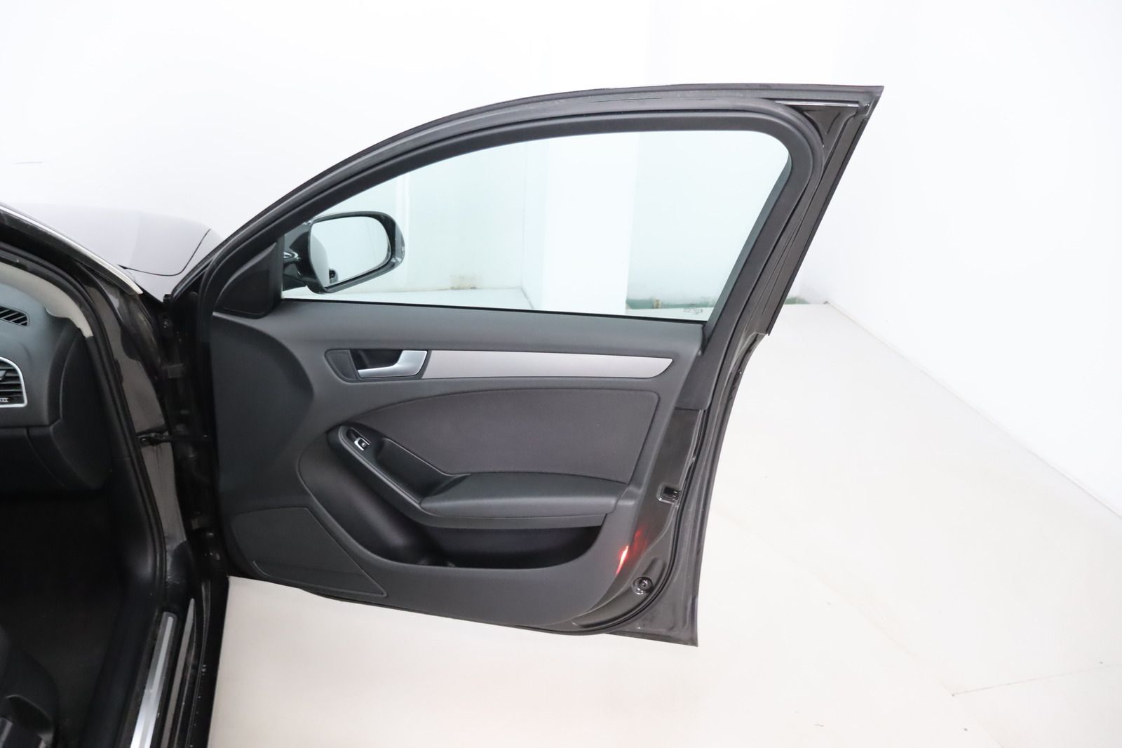 Fahrzeugabbildung Audi A4 2.0 TDI  Avant * Bi-Xenon * Navi * PDC