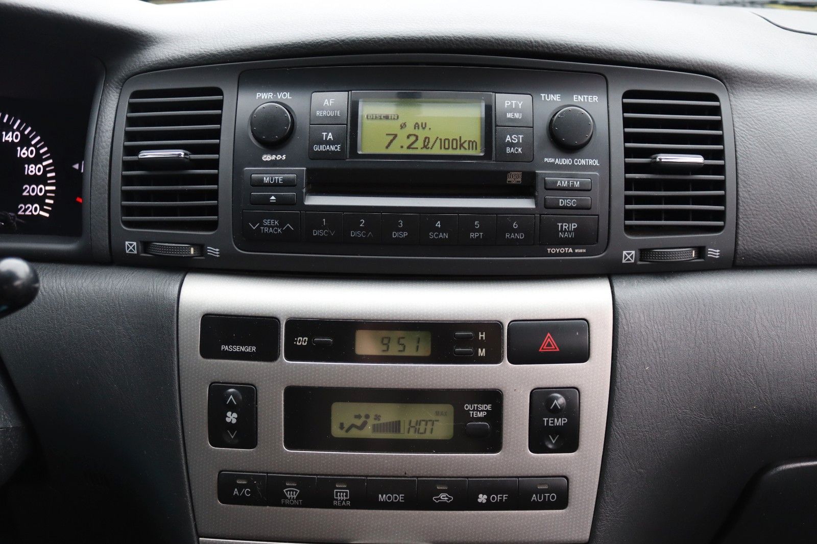 Fahrzeugabbildung Toyota Corolla 1.4 Edition KLIMAAUT SITZHEIZUNG HU NEU!