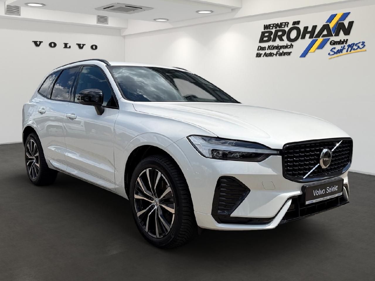 Fahrzeugabbildung Volvo XC60 B4 Benzin Plus Dark 2WD