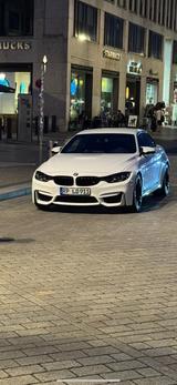 BMW m4 Cabrio mit m Performance Anlage - BMW M4: M Performance