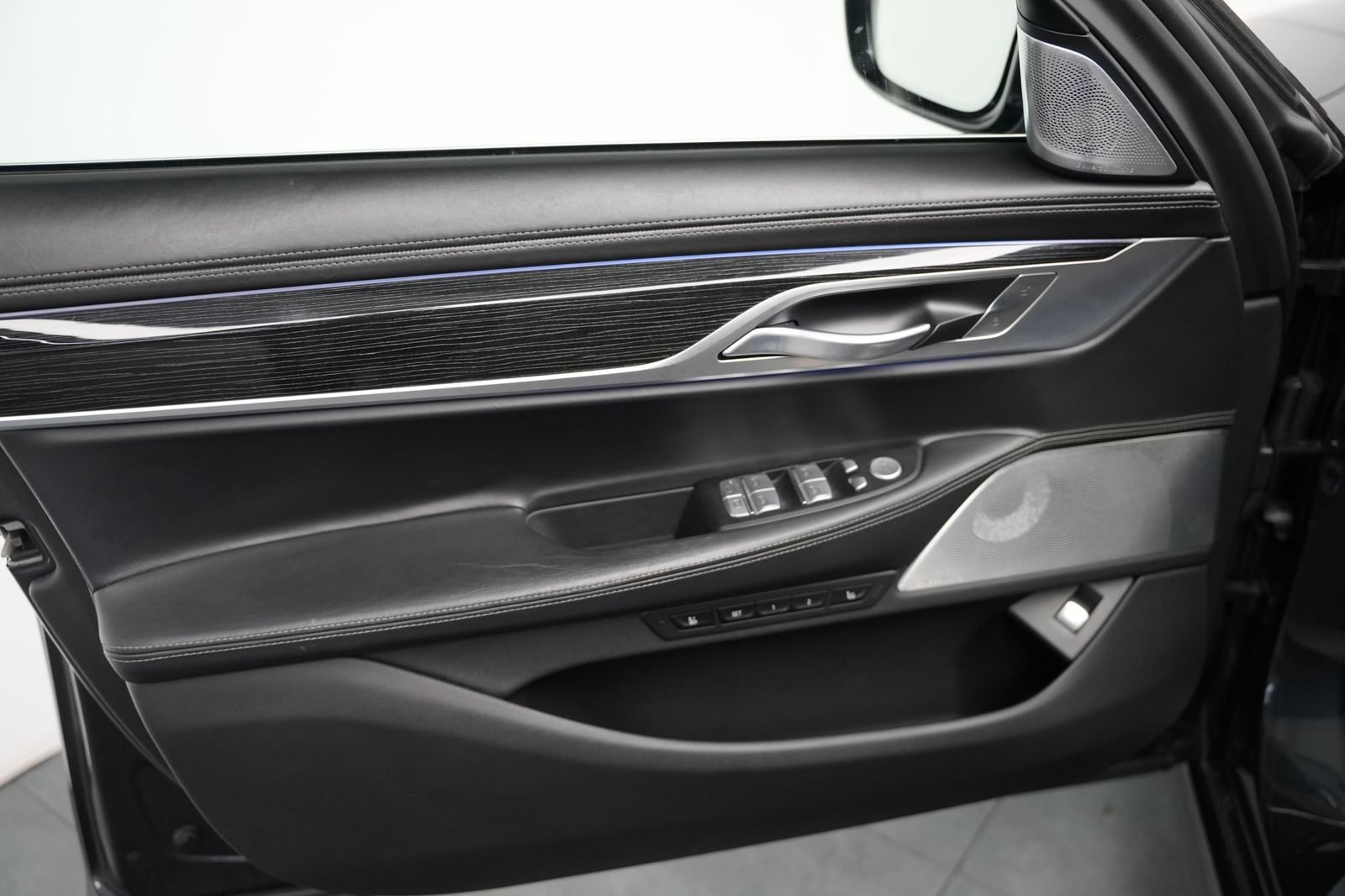 Fahrzeugabbildung BMW 750 750 xDrive*M-Paket*S-Dach*Bowers&Wilkins*HUD