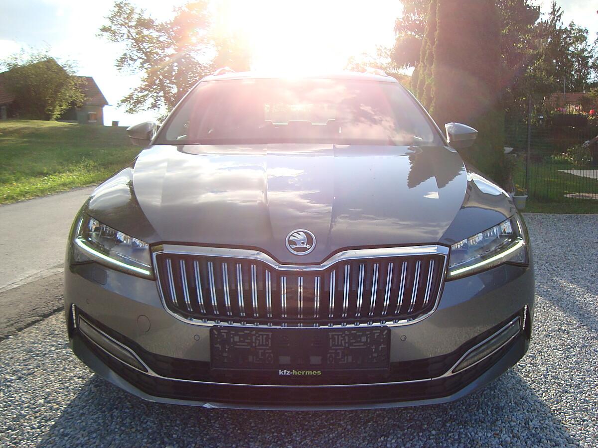 Skoda Superb Kombi 2,0 TDI Style DSG 1-Hand !!