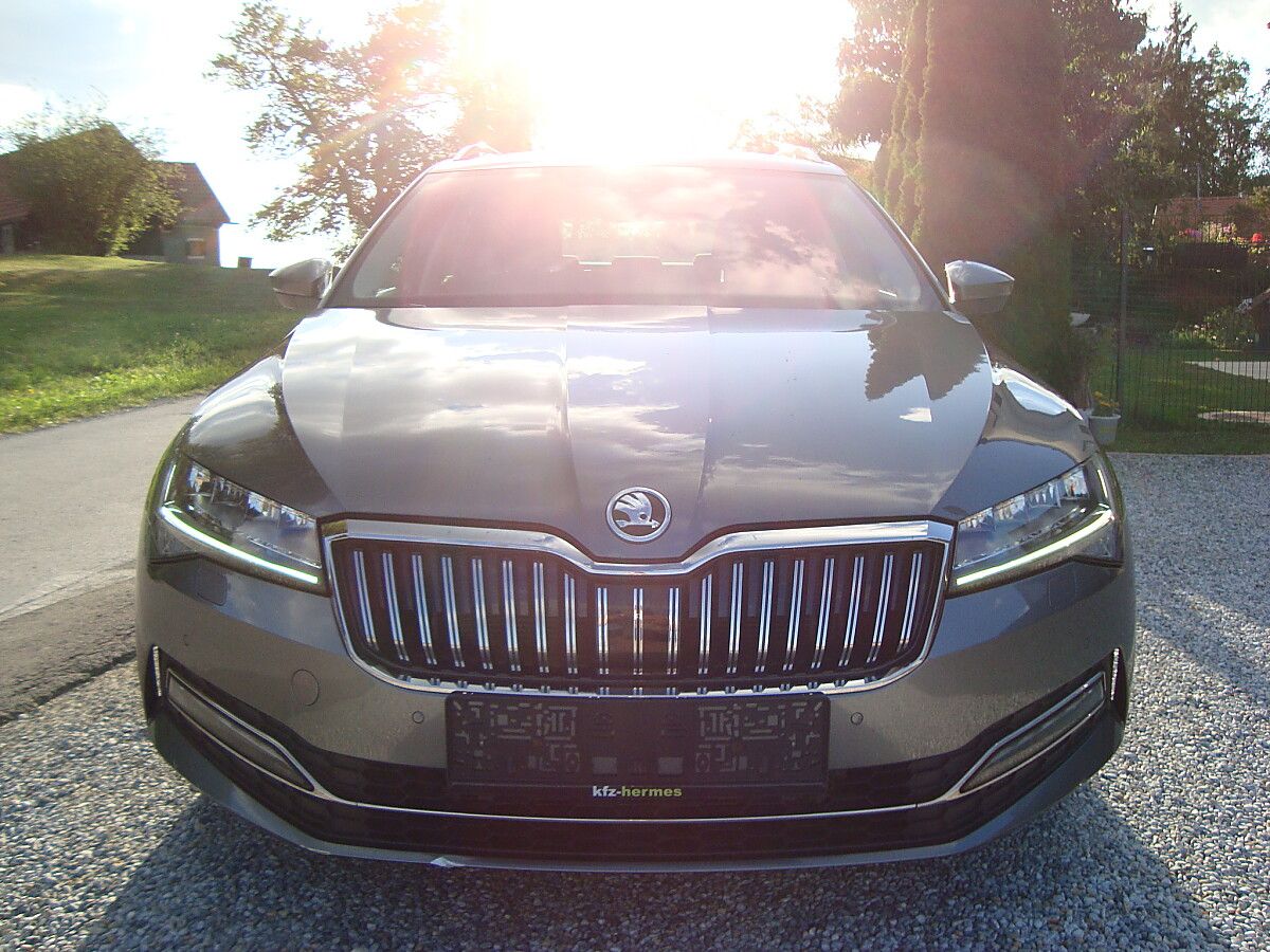 Skoda Superb Kombi 2,0 TDI Style DSG 1-Hand !!