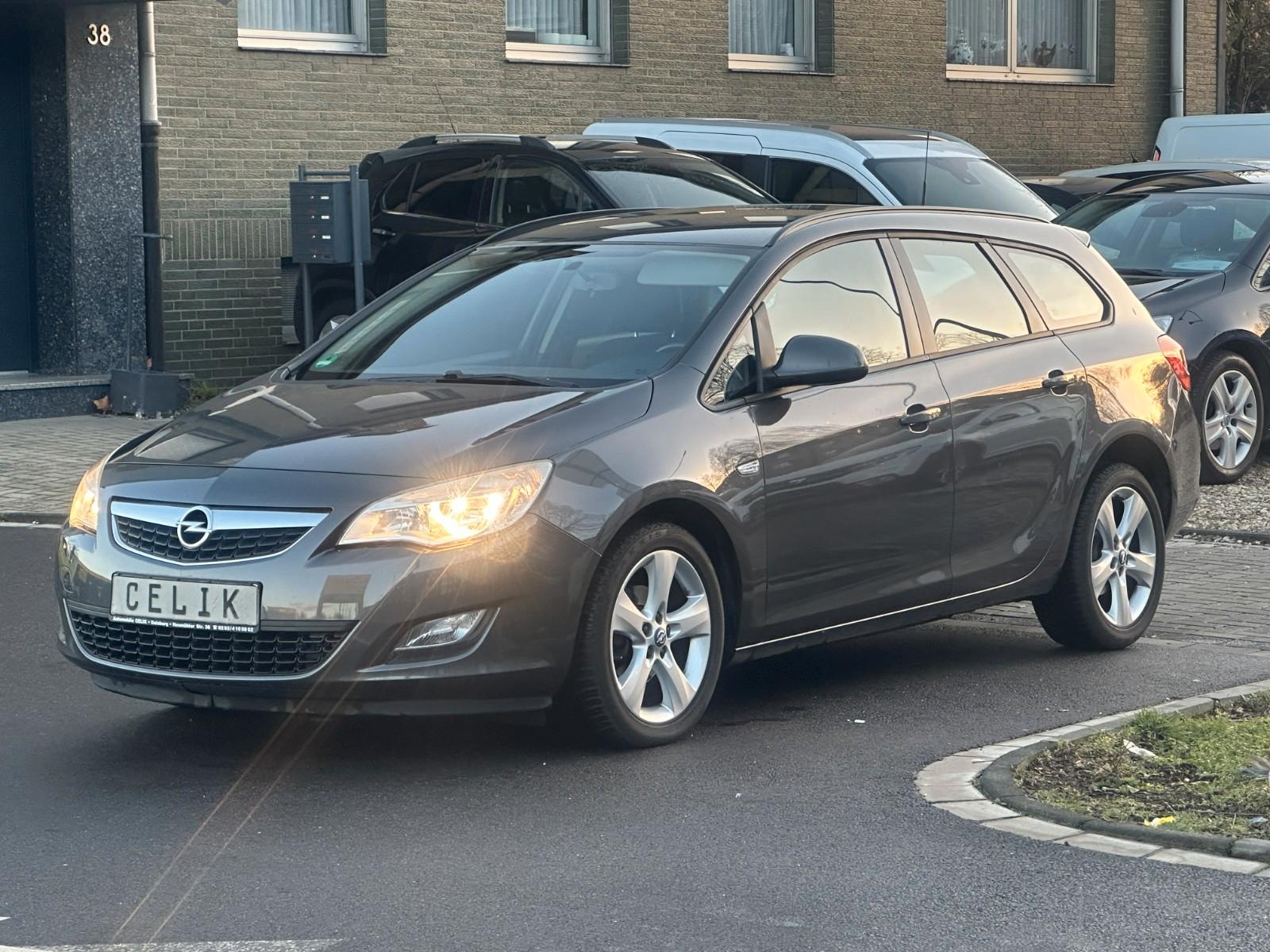 Opel Astra J Sports Tourer Diesel  Top Zustand