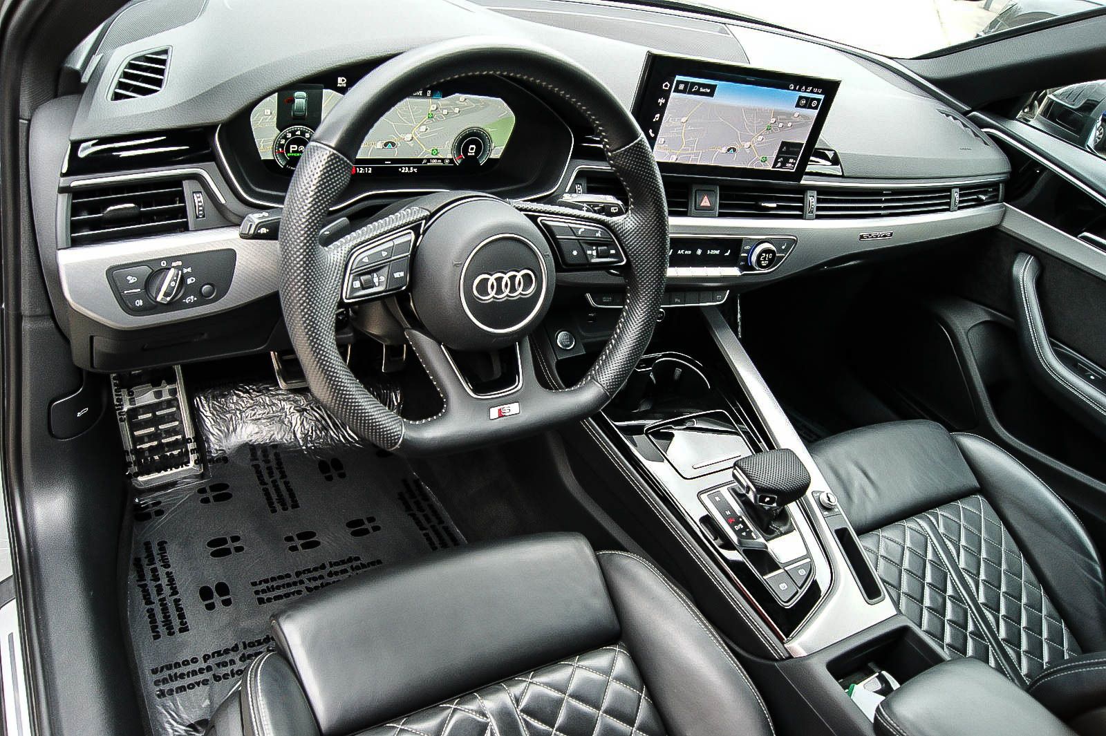 Fahrzeugabbildung Audi A4 Avant 45TFSI quattro edition one LEDER MATRIX