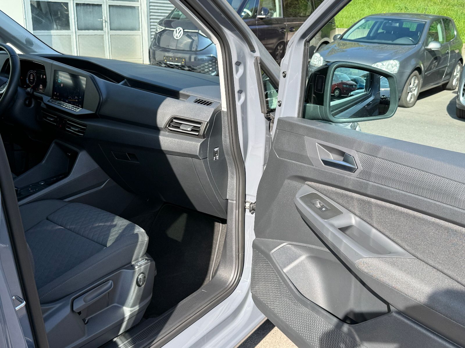 Fahrzeugabbildung Volkswagen Caddy Goal 2.0 TDI DSG ACC AHK Navi LED Sthz Kam