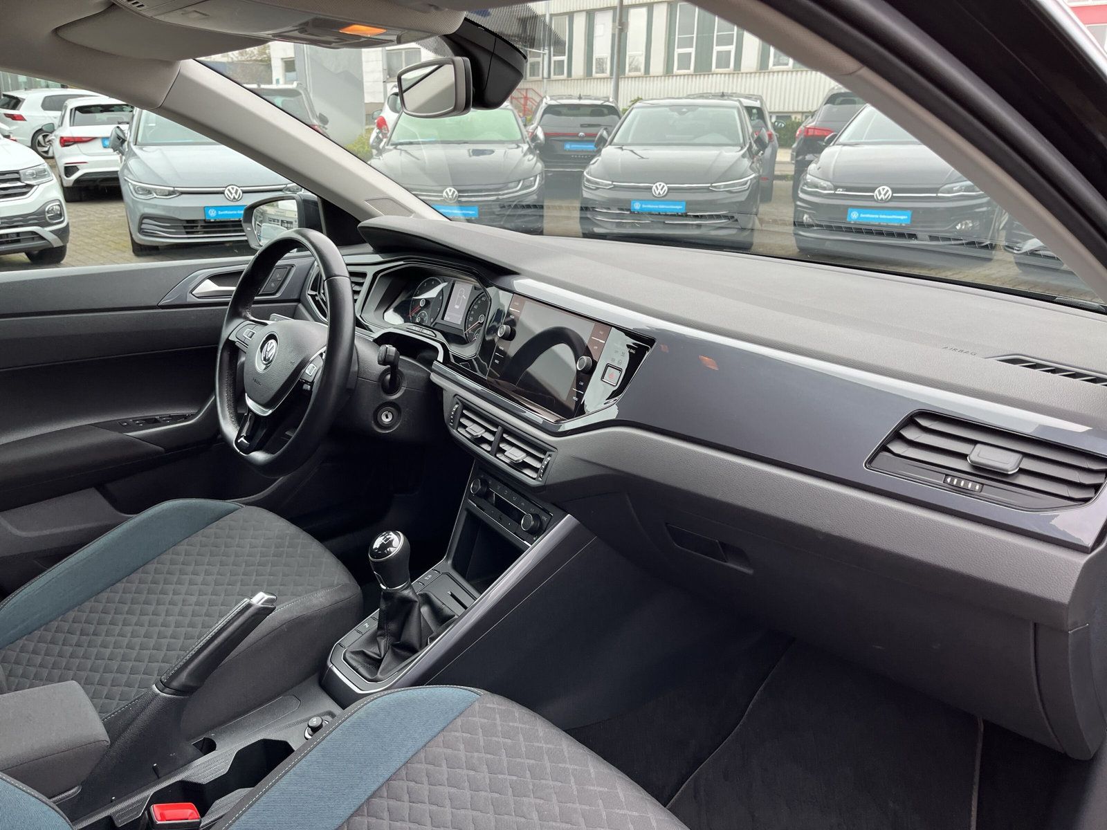 Fahrzeugabbildung Volkswagen Polo 1.0 MPI IQ.Drive CLIMATRONIC SHZ